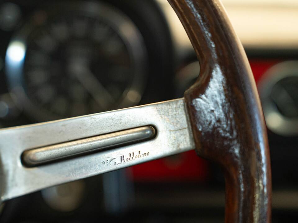 Image 26/50 of Alfa Romeo 1600 Spider (1972)