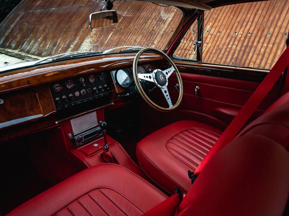 Bild 34/51 von Jaguar 240 (1968)