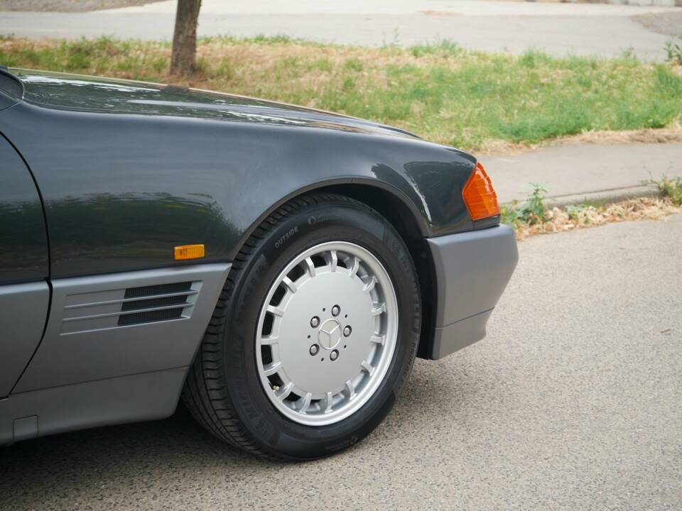 Immagine 15/47 di Mercedes-Benz 500 SL (1900)
