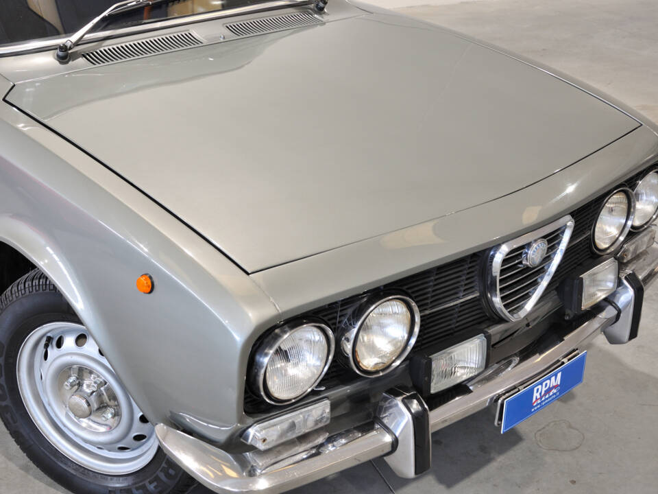 Immagine 3/39 di Alfa Romeo 2000 Berlina (1973)