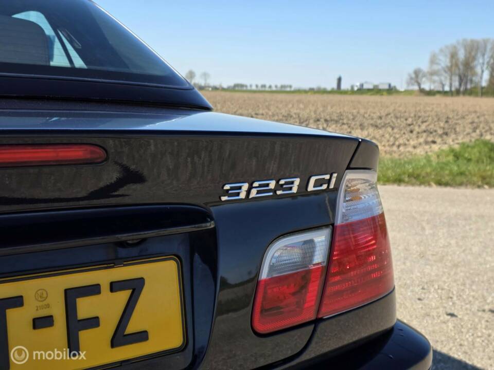 Image 9/38 of BMW 323Ci (2000)