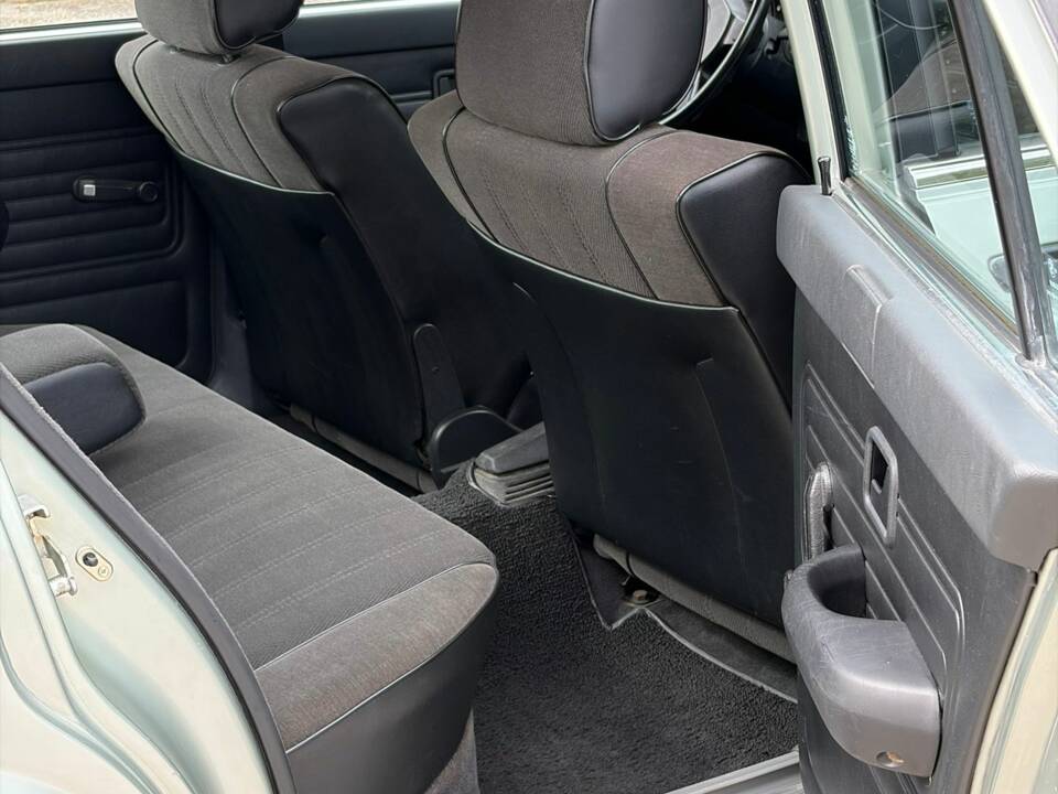 Bild 23/41 von BMW 520i (1982)