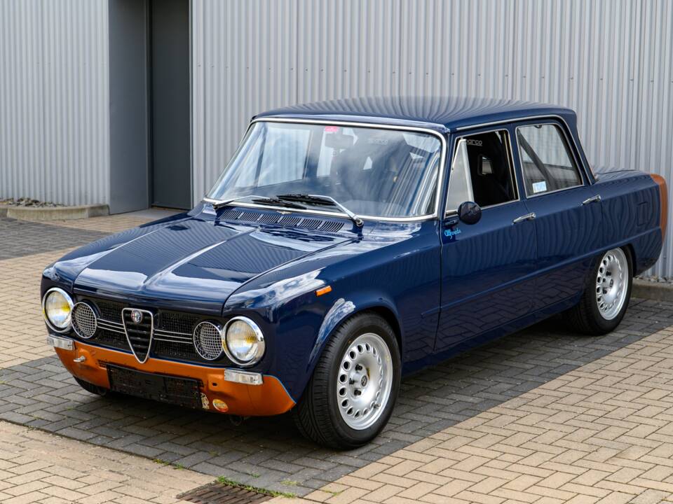 Image 3/56 of Alfa Romeo Giulia Nuova Super 1300 (1974)