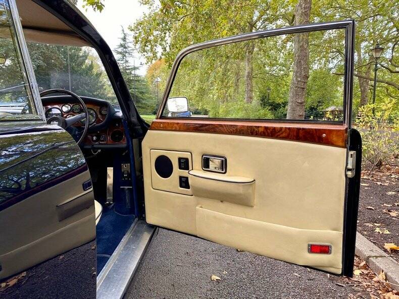 Image 40/42 of Bristol 411 Mk. V (1975)