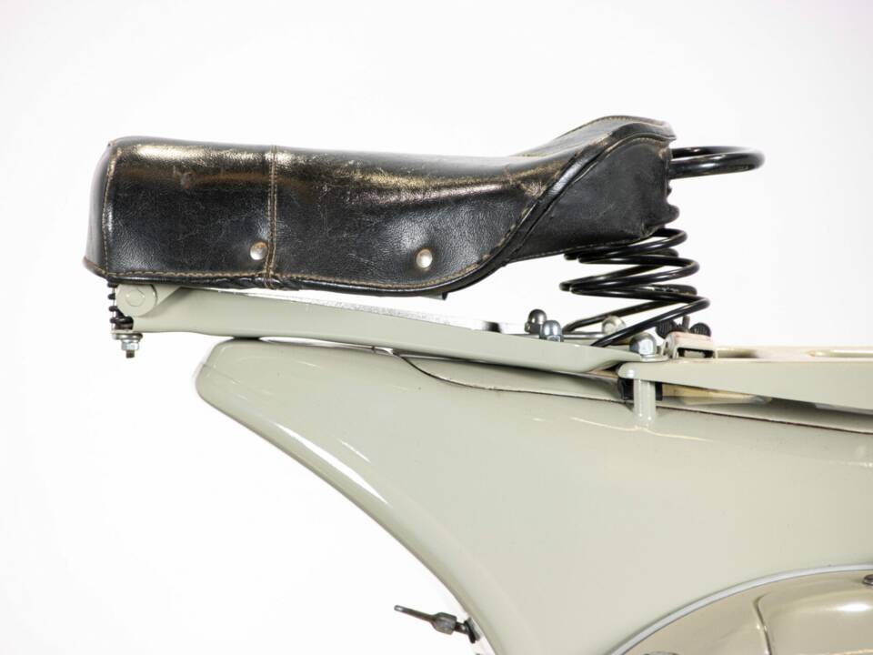 Bild 14/50 von Piaggio Vespa 150 "Struzzo" VL (1955)