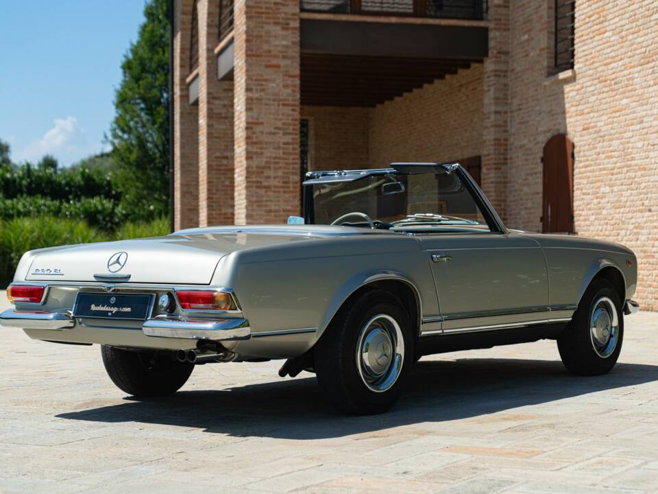Image 15/50 de Mercedes-Benz 230 SL (1965)