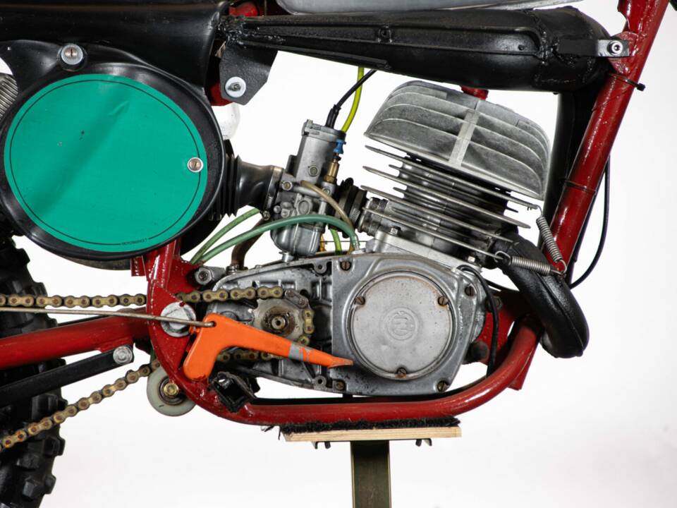Image 20/38 of CZ 250 Moto Cross (1970)