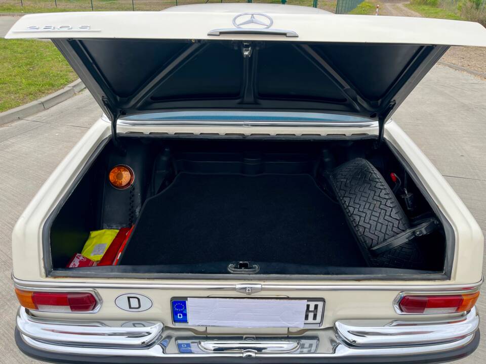 Bild 18/19 von Mercedes-Benz 280 S (1971)