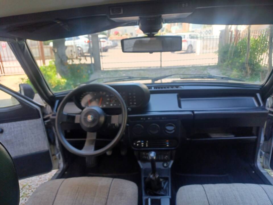 Immagine 27/81 di Alfa Romeo Giulietta 1.6 (1984)