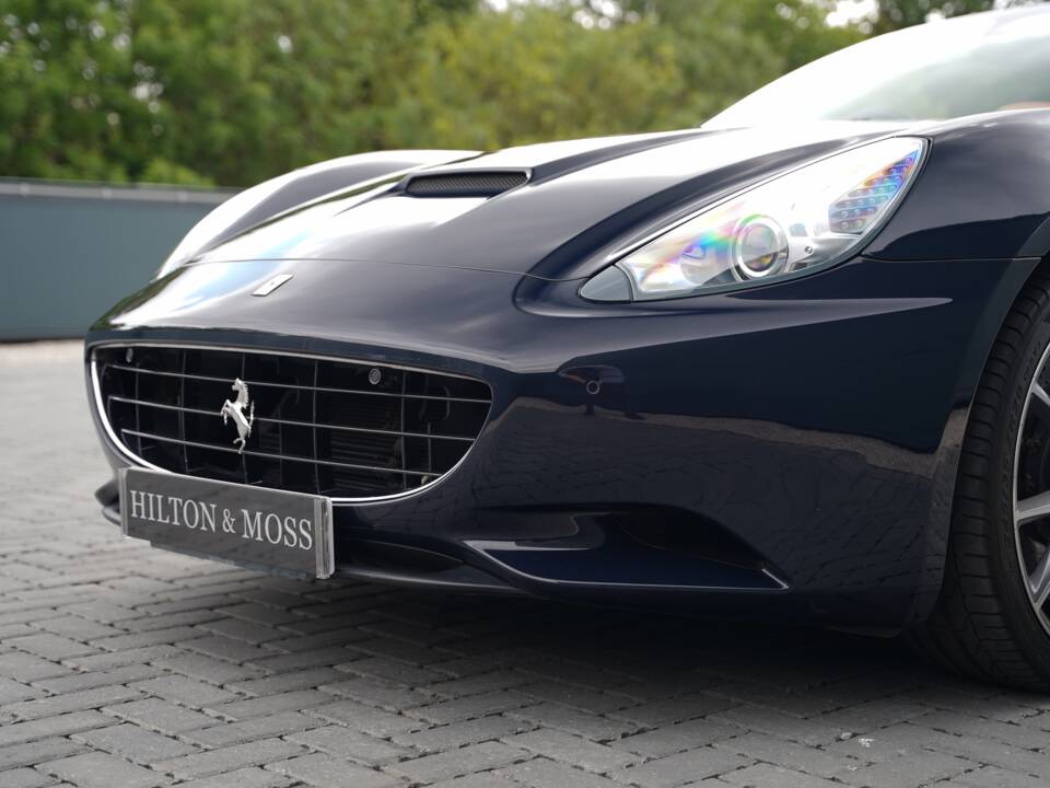 Image 28/50 de Ferrari California (2012)
