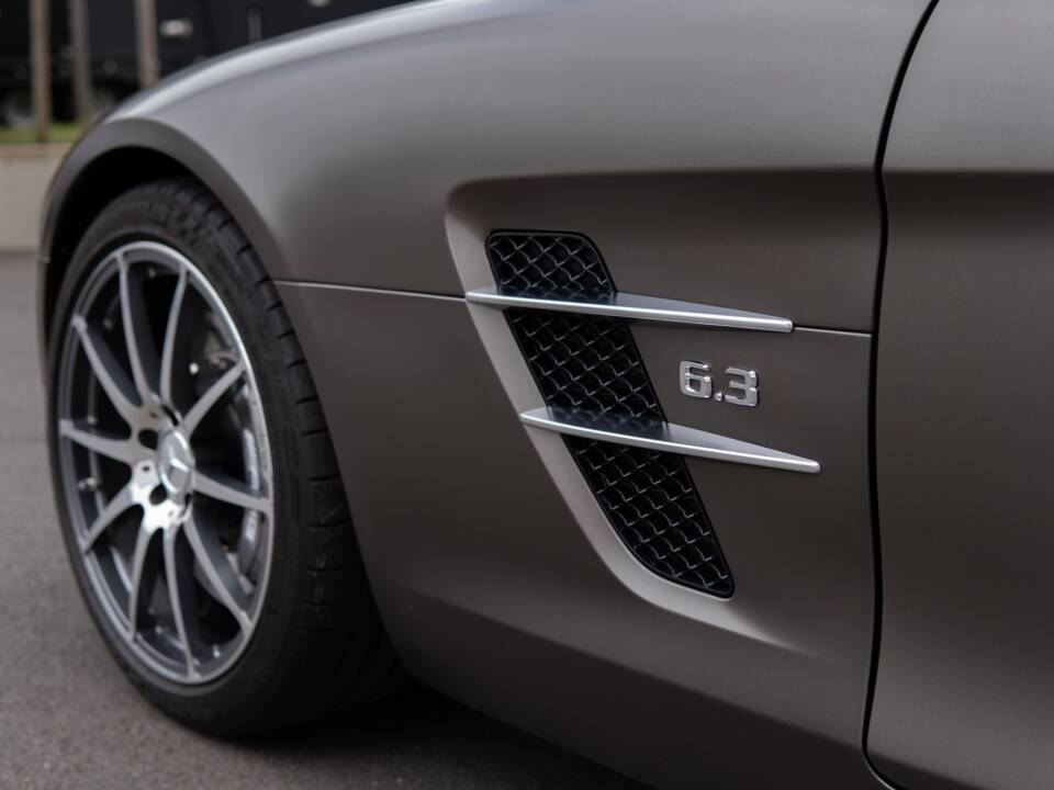 Image 11/45 of Mercedes-Benz SLS AMG Roadster (2012)