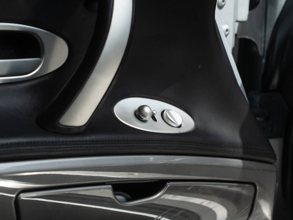 Image 28/53 of BMW Z8 (2001)