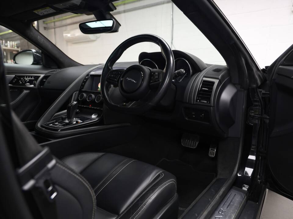 Afbeelding 49/50 van Jaguar F-Type R (2014)