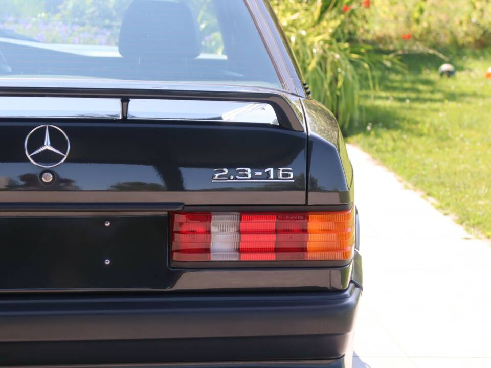 Immagine 29/50 di Mercedes-Benz 190 E 2.3-16 (1986)