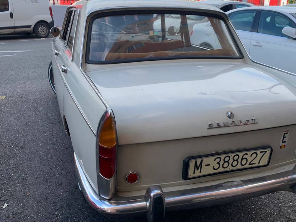 Immagine 15/52 di Peugeot 404 Break (1964)