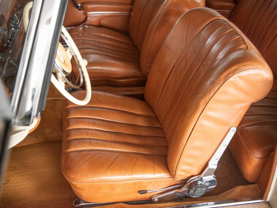 Bild 29/44 von Mercedes-Benz 220 SE b (1964)