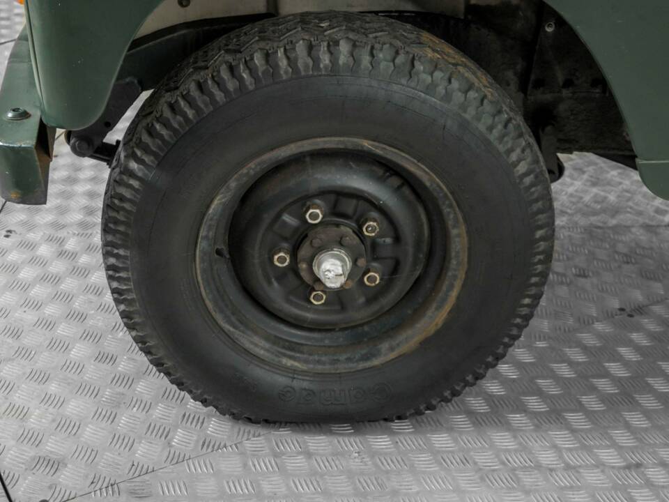 Image 22/50 of Land Rover 109 (1978)