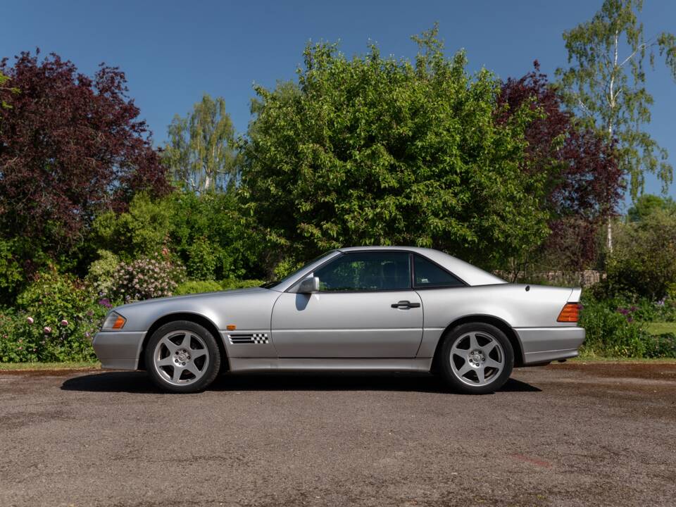 Image 8/50 of Mercedes-Benz SL 320 &quot;Mille Miglia&quot; (1995)