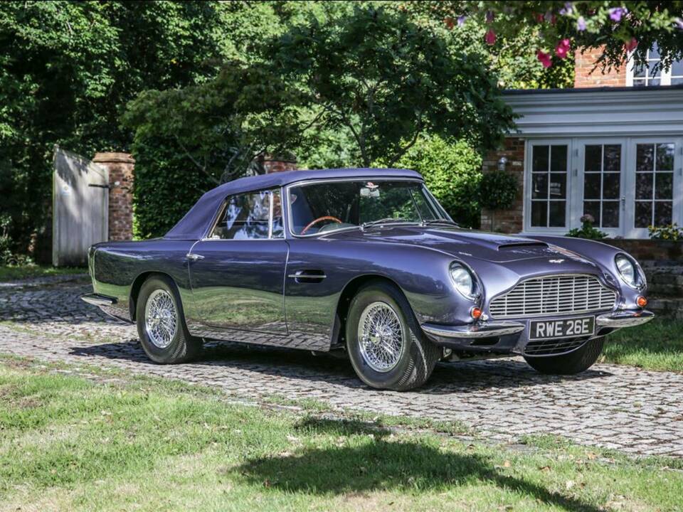 Immagine 4/24 di Aston Martin DB 6 Volante (1967)