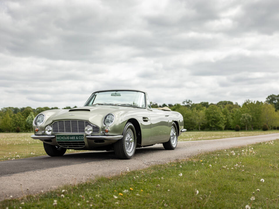 Immagine 23/57 di Aston Martin DB 6 Volante (1969)