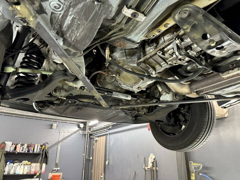 Image 35/36 of Mercedes-Benz E 200 (1994)