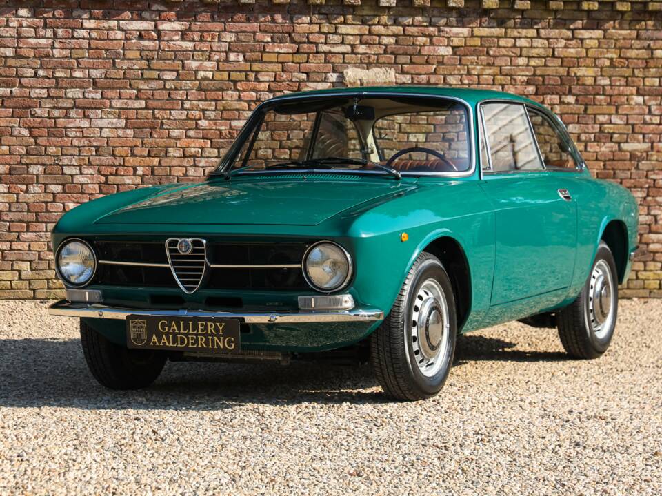 Bild 1/50 von Alfa Romeo Giulia 1300 GT Junior (1972)
