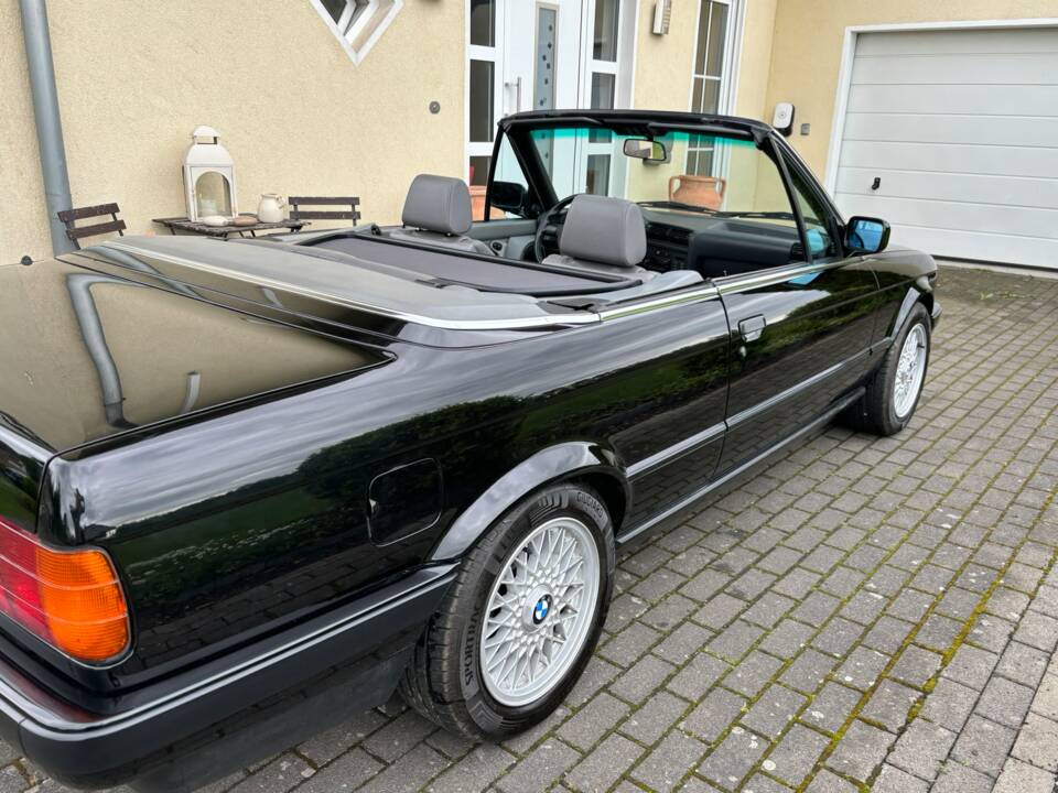 Image 7/40 of BMW 320i (1992)