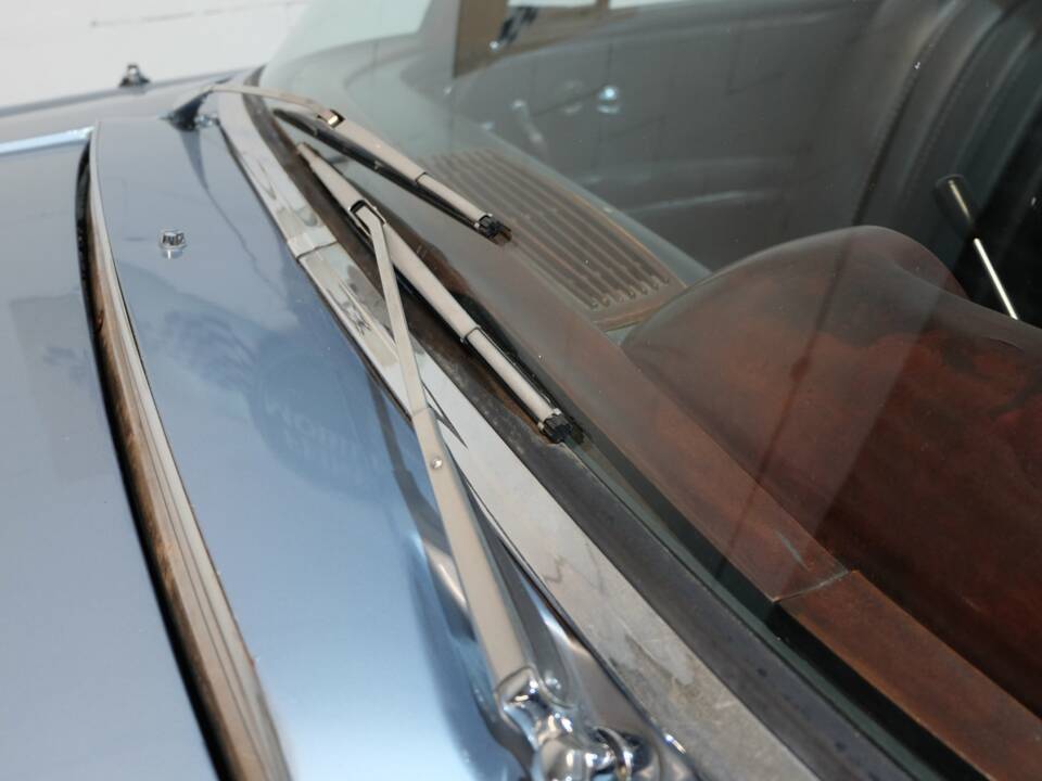 Bild 14/18 von Mercedes-Benz 220 SE b (1963)