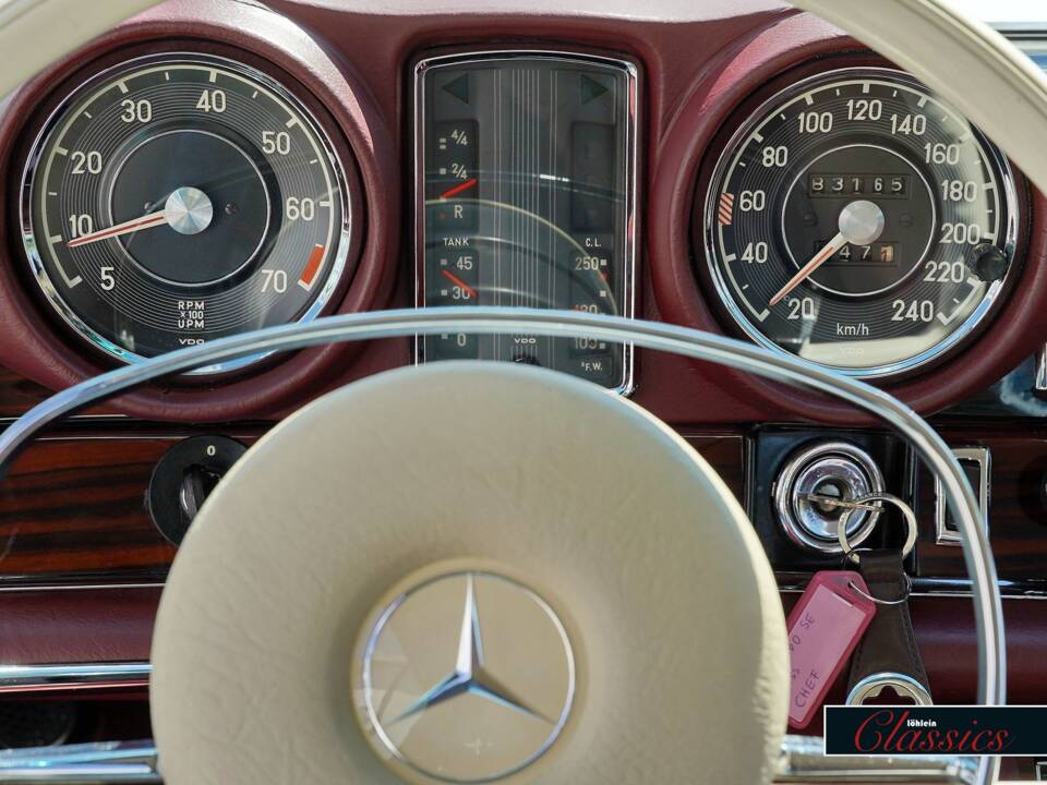 Image 11/29 de Mercedes-Benz 280 SE 3,5 (1971)