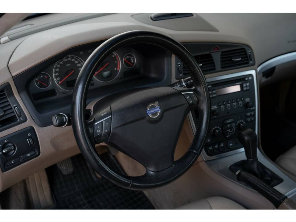 Image 26/43 of Volvo V 70 2.4 (2007)