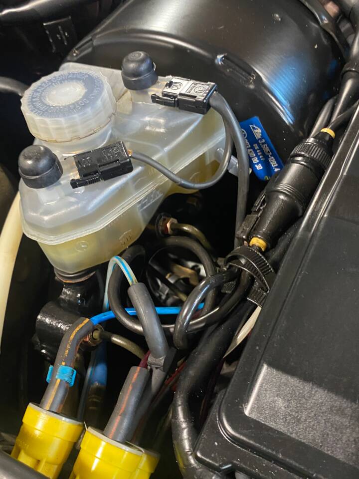 Image 38/63 of Mercedes-Benz 500 SEC (1984)