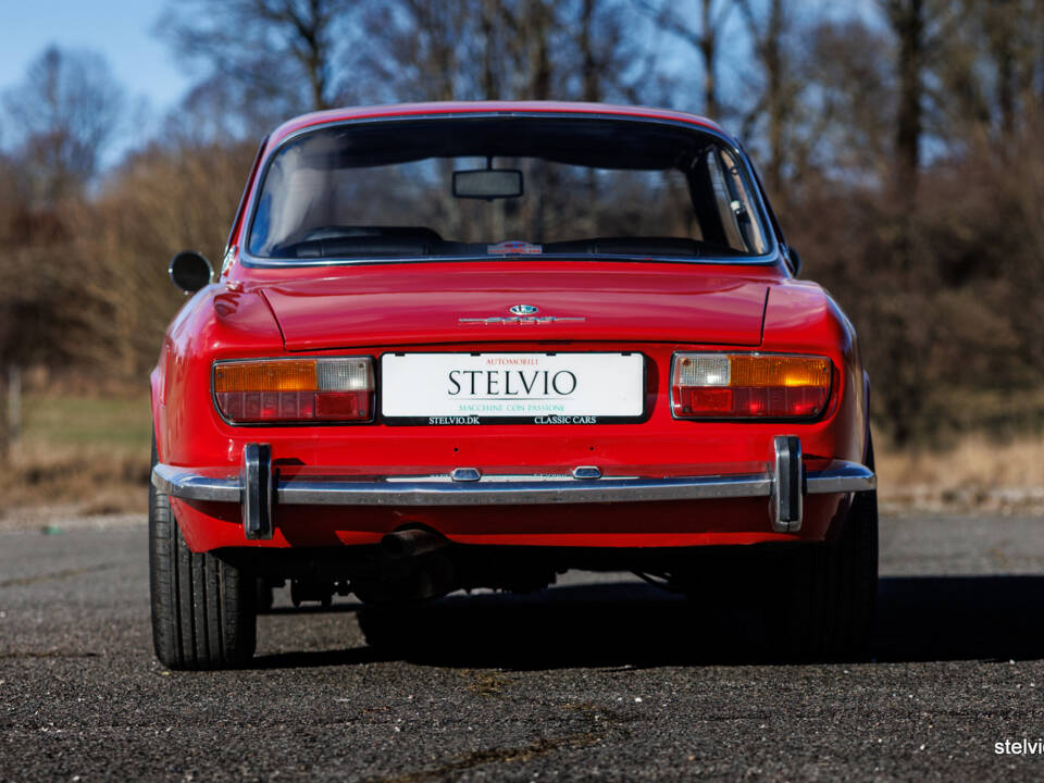 Image 19/43 of Alfa Romeo 2000 GT Veloce (1972)