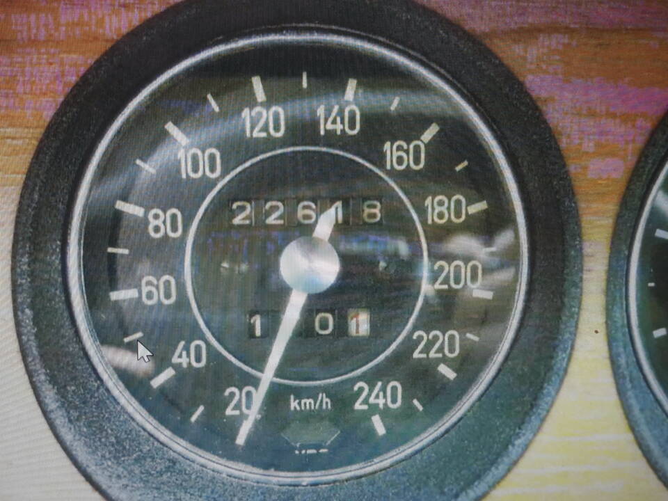 Image 18/53 of BMW 3.0 CSi (1972)