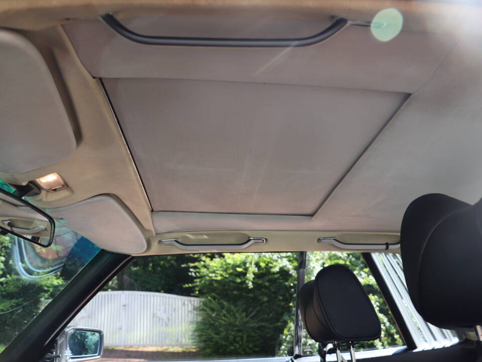 Image 54/59 of Mercedes-Benz 500 SLC (1980)