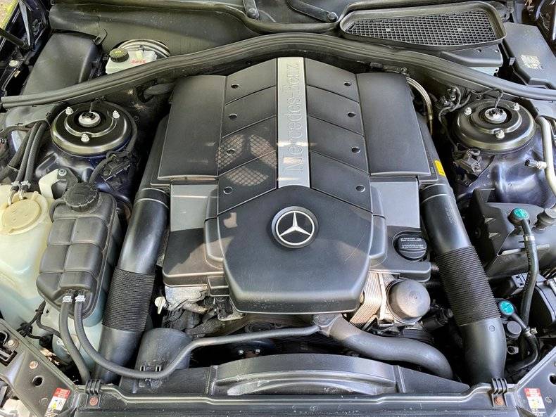 Image 16/43 of Mercedes-Benz CL 500 (2000)