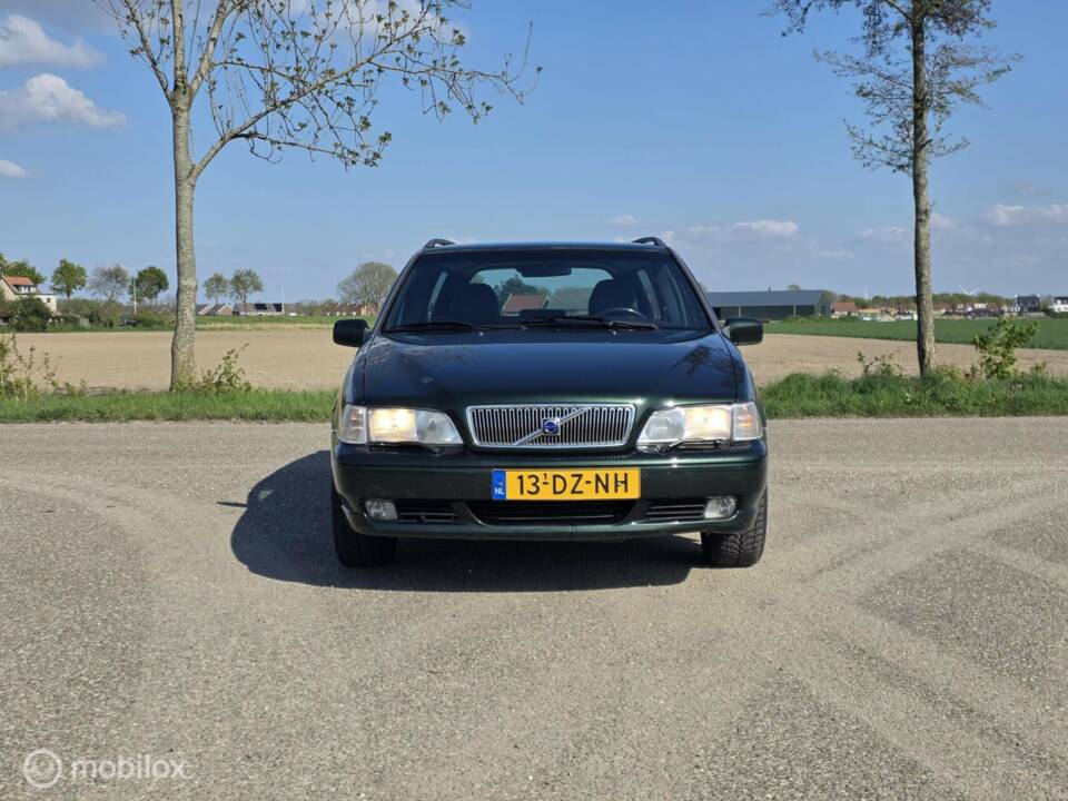 Image 5/37 of Volvo V 70 2.4 (2000)