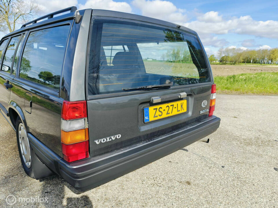 Image 20/38 of Volvo 940 2.3i (1991)