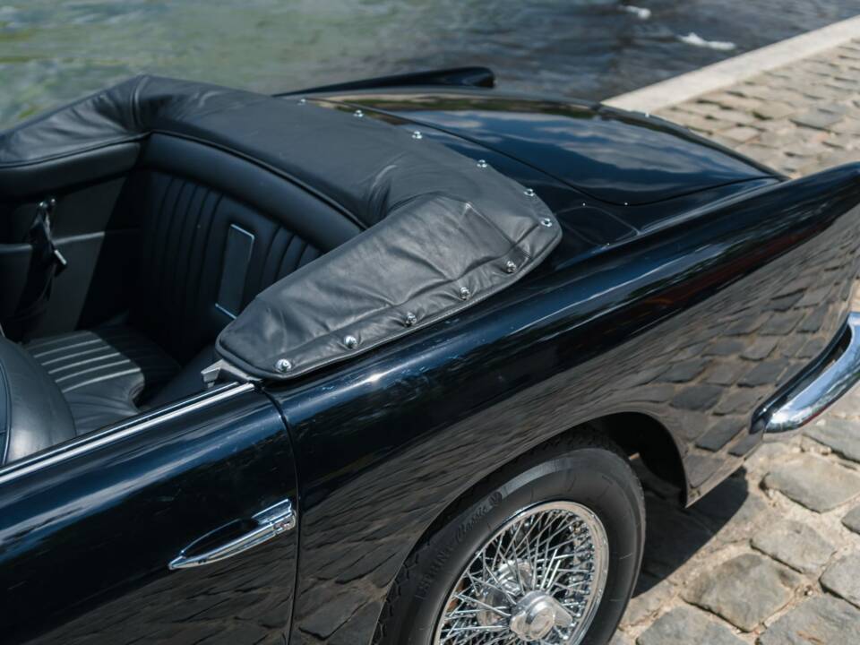Afbeelding 26/75 van Aston Martin DB 5 Volante (1964)