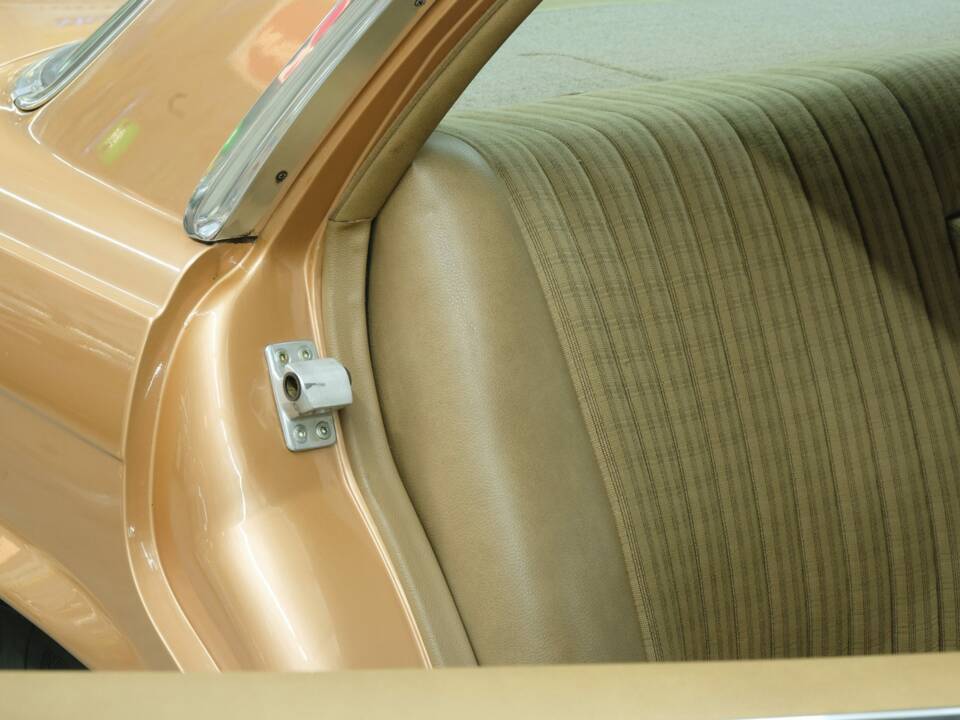 Image 41/50 de Mercedes-Benz 350 SE (1973)