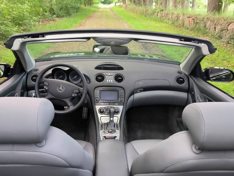 Imagen 39/58 de Mercedes-Benz SL 350 (2005)