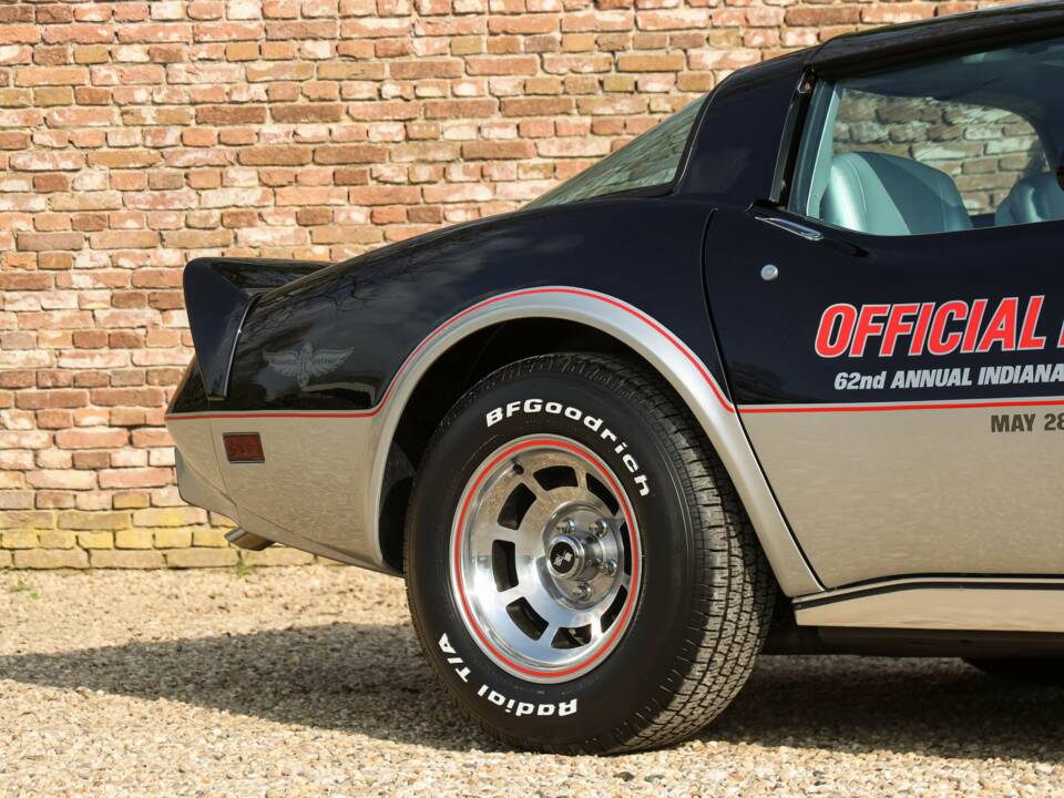 Image 33/50 of Chevrolet Corvette Indy Pace Car (1978)