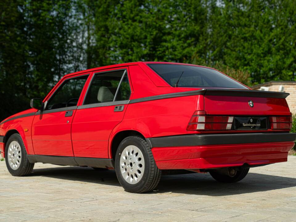 Obraz 6/47 pojazdu Alfa Romeo 75 1.6 (1991)