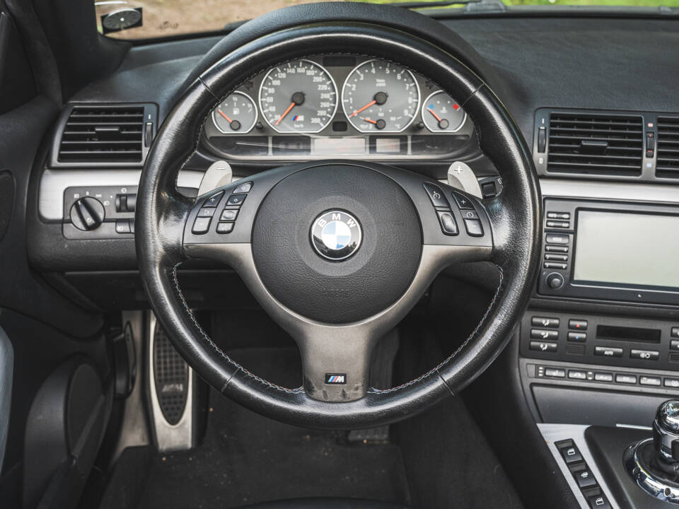 Image 32/52 of BMW M3 (2004)