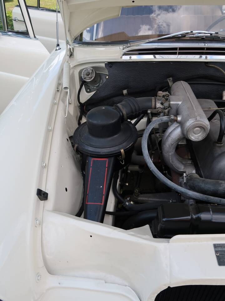 Image 15/32 of Mercedes-Benz 200 D (1966)