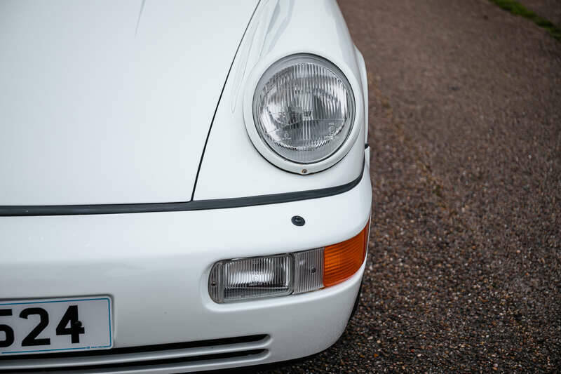 Image 36/38 of Porsche 911 Carrera 4 (1991)