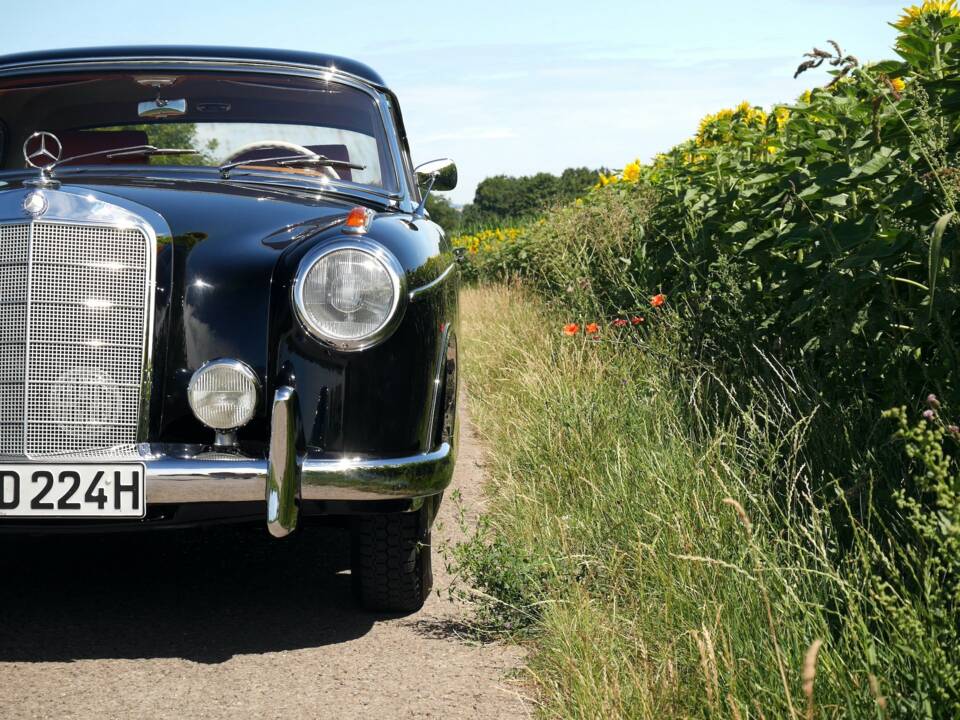 Image 20/43 of Mercedes-Benz 220 S (1957)