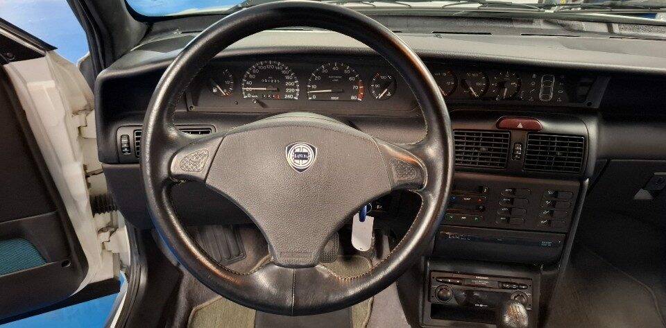 Image 26/49 of Lancia DELTA HPE 2.0 16V TURBO 3 (1997)