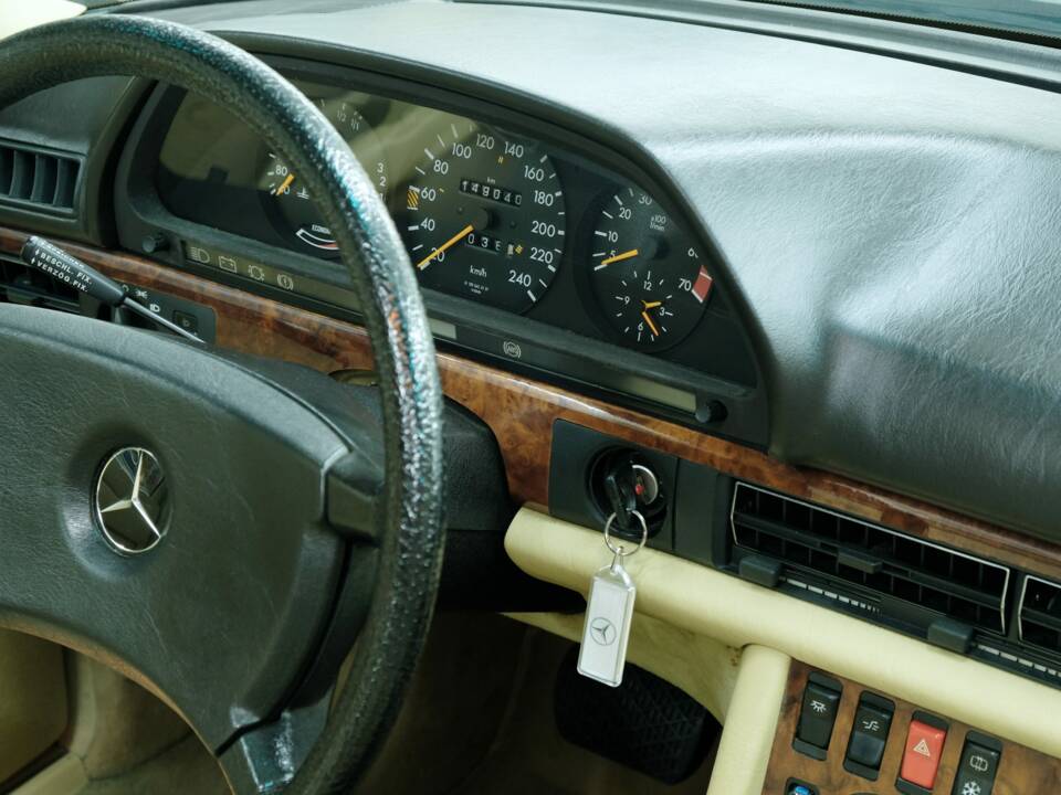 Bild 25/50 von Mercedes-Benz 500 SEL (1983)