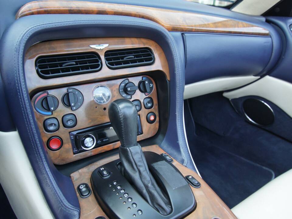 Image 29/50 of Aston Martin DB 7 Vantage Volante (2000)