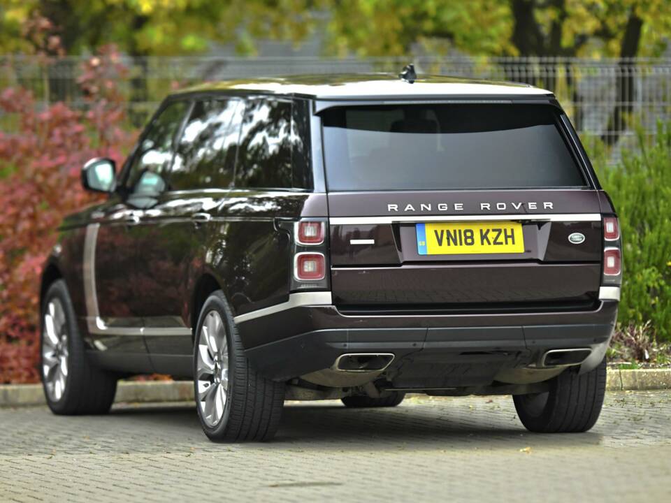 Image 21/50 of Land Rover Range Rover V8 SV Autobiography (2018)
